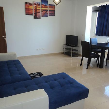 Ariana Apartment นาโวดาริ ภายนอก รูปภาพ