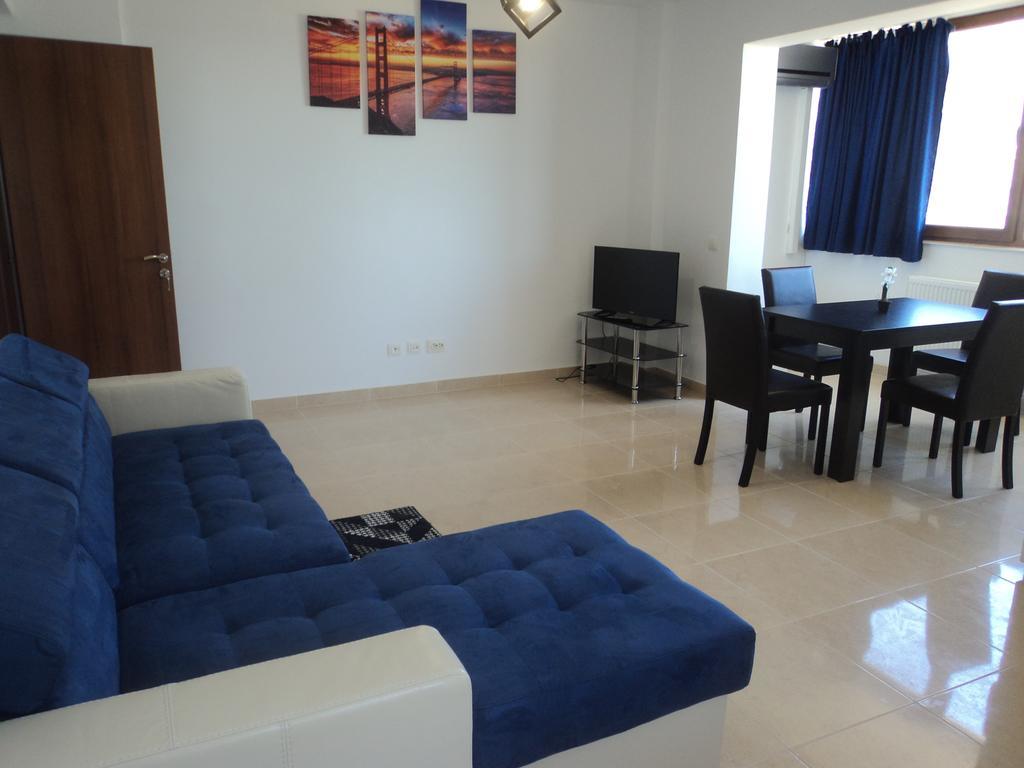 Ariana Apartment นาโวดาริ ภายนอก รูปภาพ